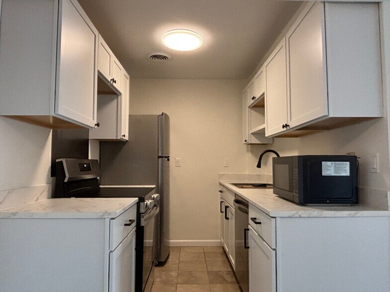 Building Photo - 1815 William Howard Taft Rd