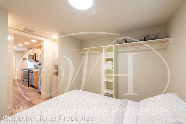 Building Photo - 205 Woodland Ave