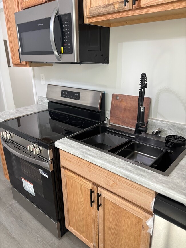 Building Photo - 209 Gertrude St