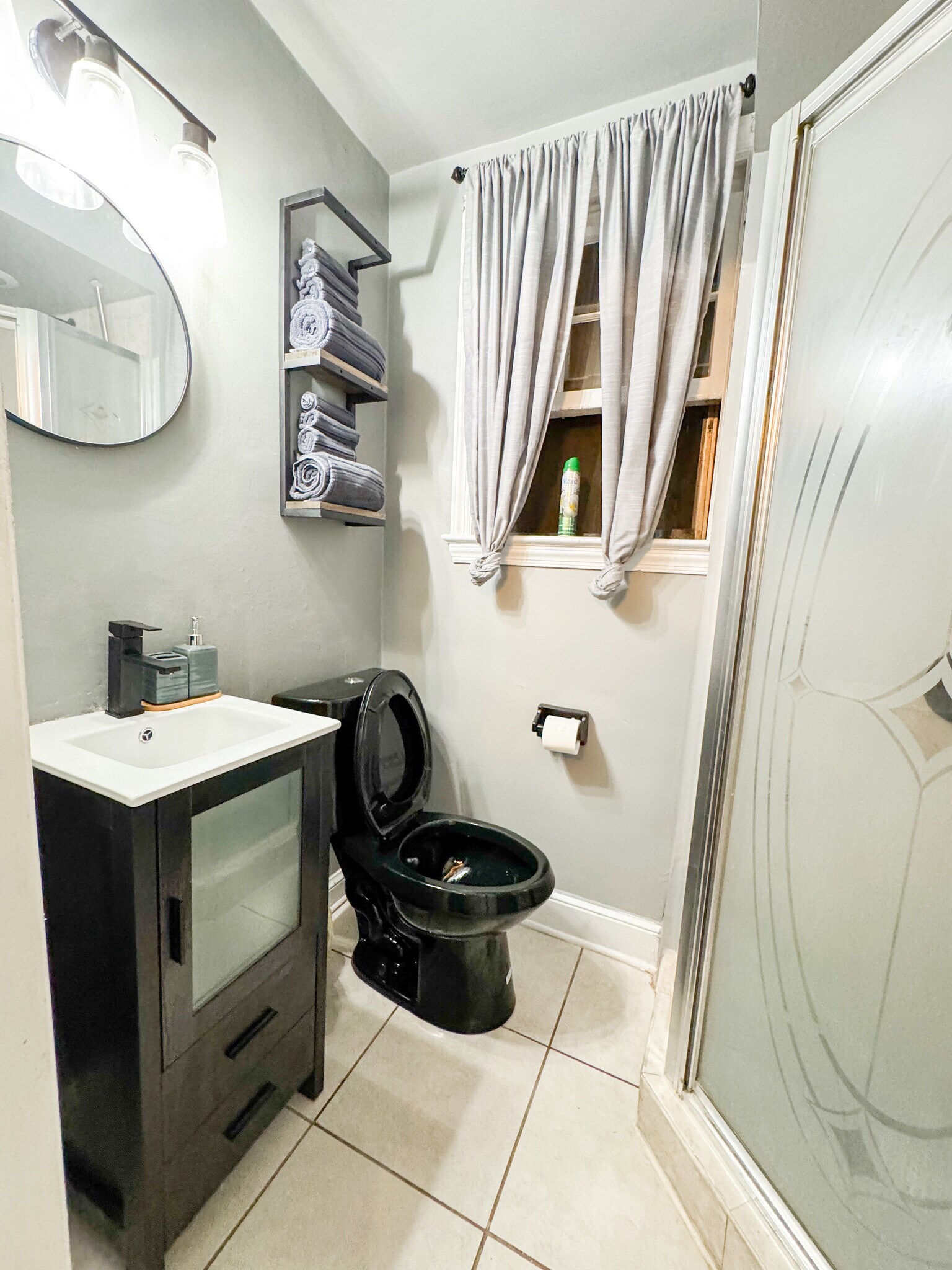 Brand New Bathroom Toliet & Bathroom Sink - 134 Mississippi Ave SE