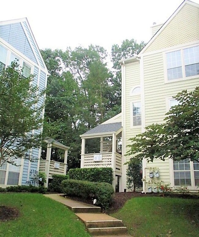 Primary Photo - Private And Spacious, Ground Level, 2 Bedr...