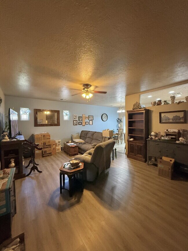 Building Photo - "Spacious 3-Bedroom Duplex Oasis in Hurricane, UT – 2 Full Baths & 1,263 Sq Ft of Comfort!"
