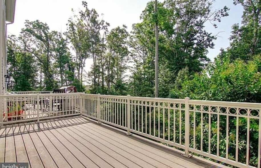 Building Photo - 2637 Glenriver Way