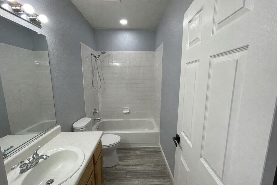 Building Photo - 4521 Gibraltar St