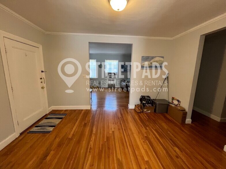 Building Photo - 1153 Beacon St