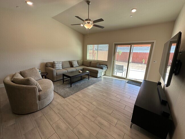 Building Photo - 2419 W Heather Ln