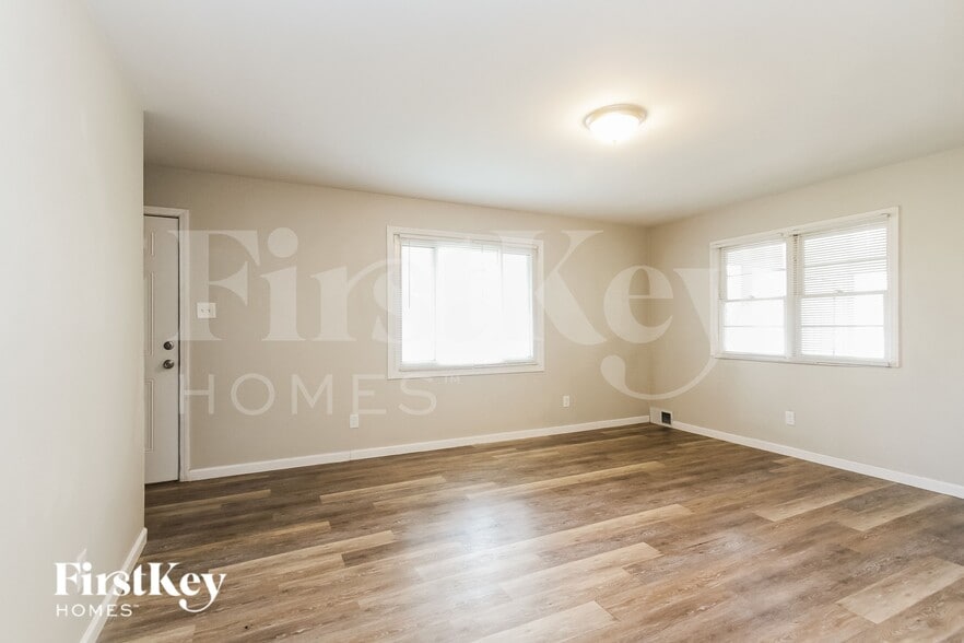 Building Photo - 9045 E 18th St