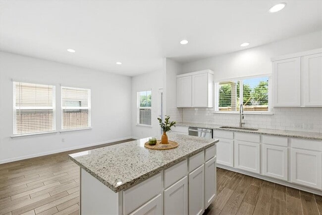 Building Photo - 6407 Principale Dr