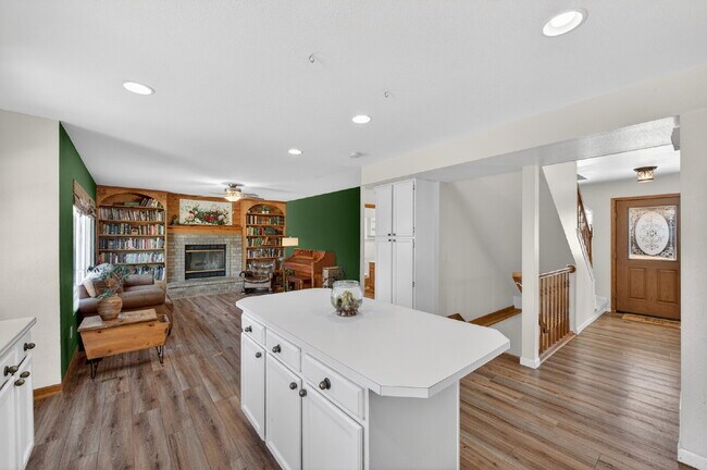 Building Photo - Available Immediately! Beautiful home in the Fairfax and Briargate neighborhood!