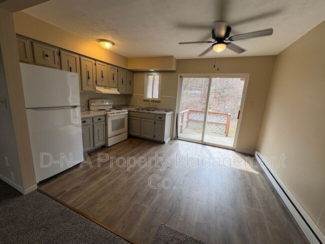 Building Photo - 219 Joy Glen