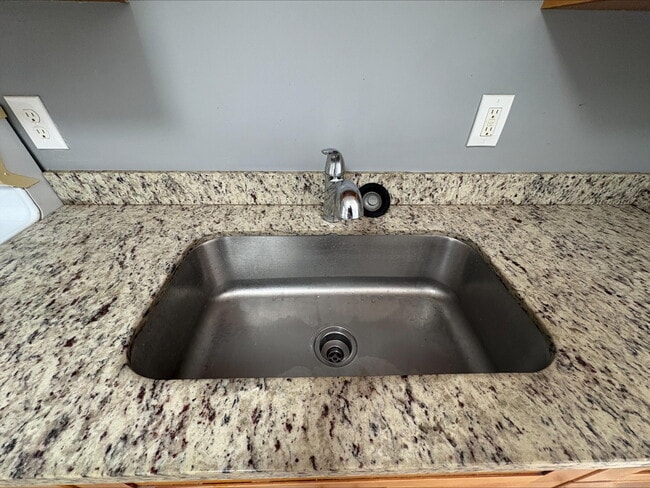 Building Photo - 1121 11th St