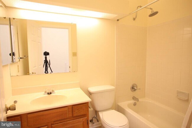 Building Photo - 408 Fleece Flower Dr