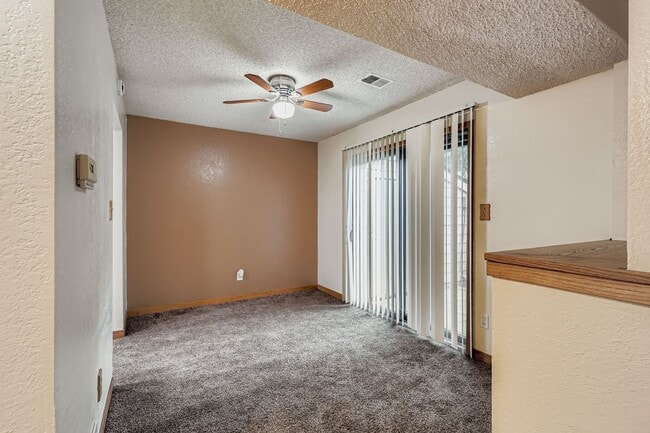 Building Photo - Stunning 3/2.5 home in Arvada!