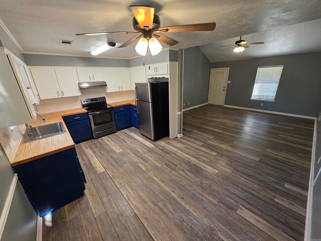 Building Photo - 74 Pond St