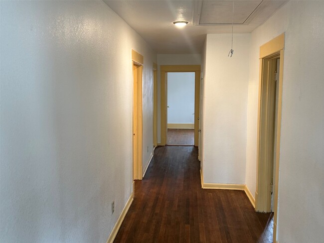 Building Photo - 4621 Davenport St