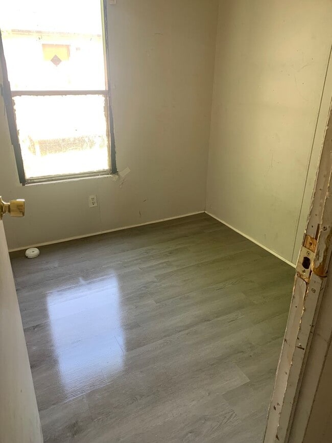 Building Photo - Spartanburg, 2 bedrooms, 1 bath. $800 a month, NO PETS, 803-537-0185