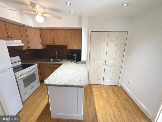 Building Photo - 301 Worthington Dr