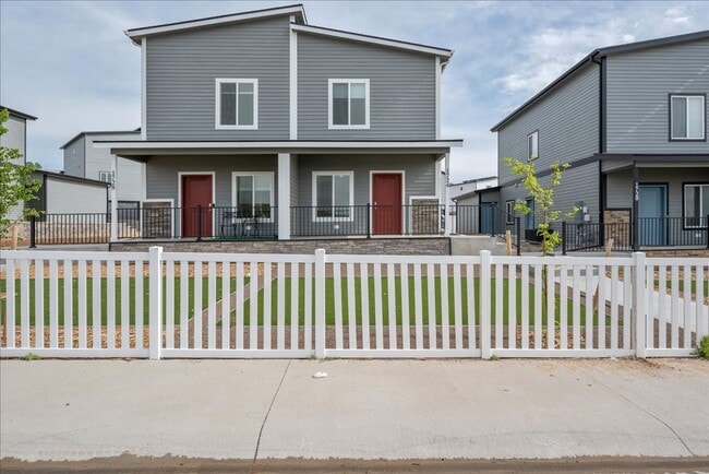 Building Photo - Turnkey Living