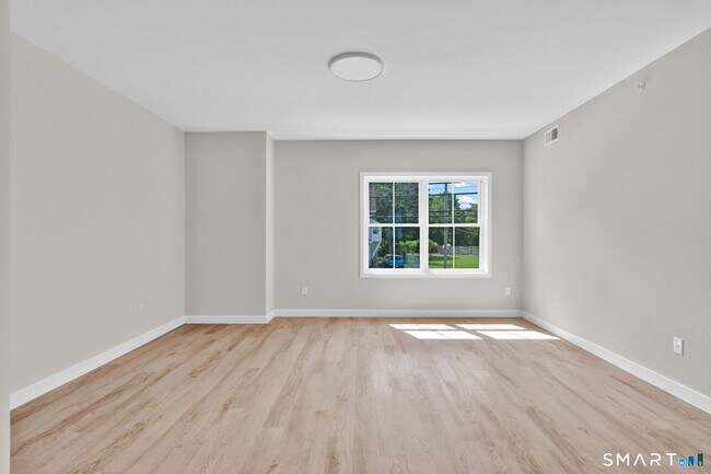 Building Photo - 68 Whiting St