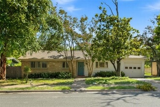 Building Photo - 3005 Village Dr