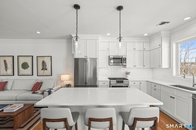 Building Photo - 35 Moorland Dr