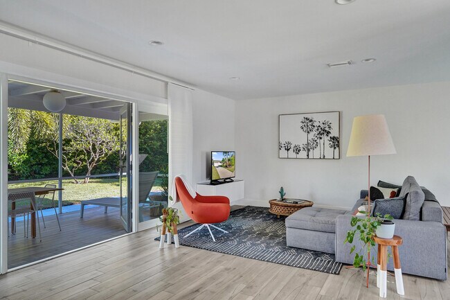 Building Photo - 1299 SW 9th St