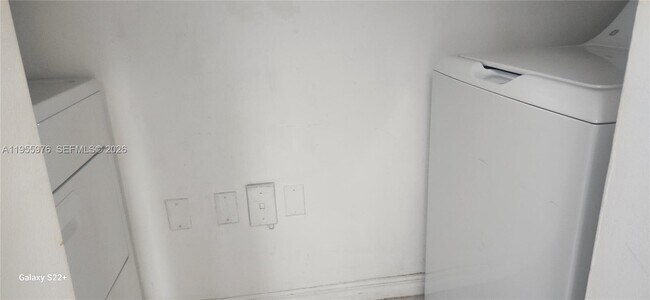 Building Photo - 5011 Wiles Rd