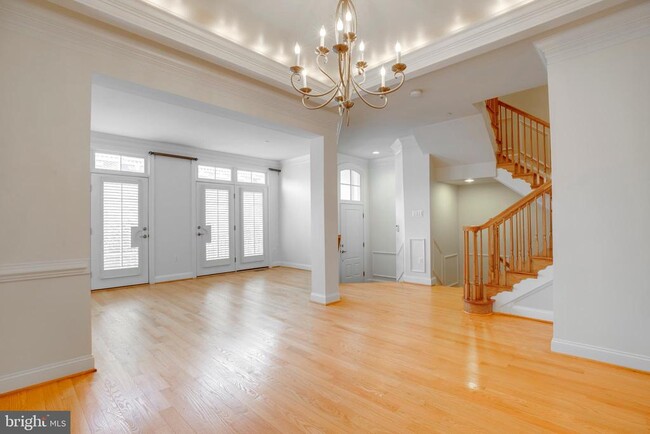 Building Photo - 7025 Little Leaf Linden Ln