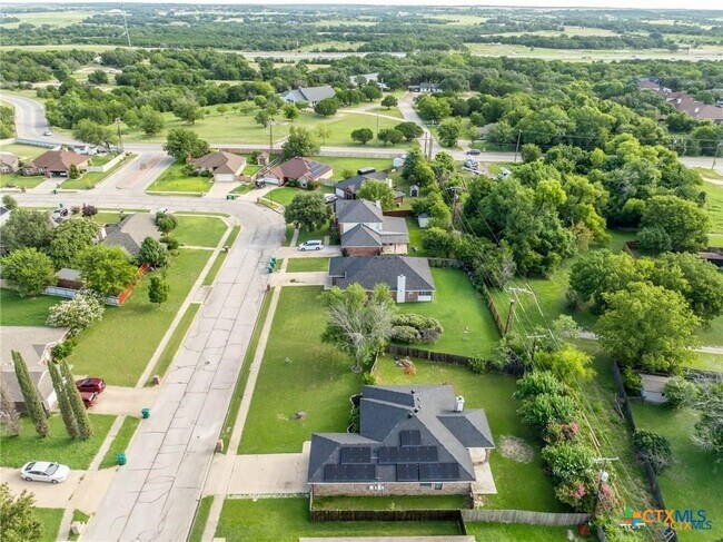 Building Photo - 605 Paintbrush Dr