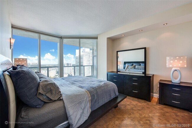 Building Photo - 1900 N Bayshore Dr