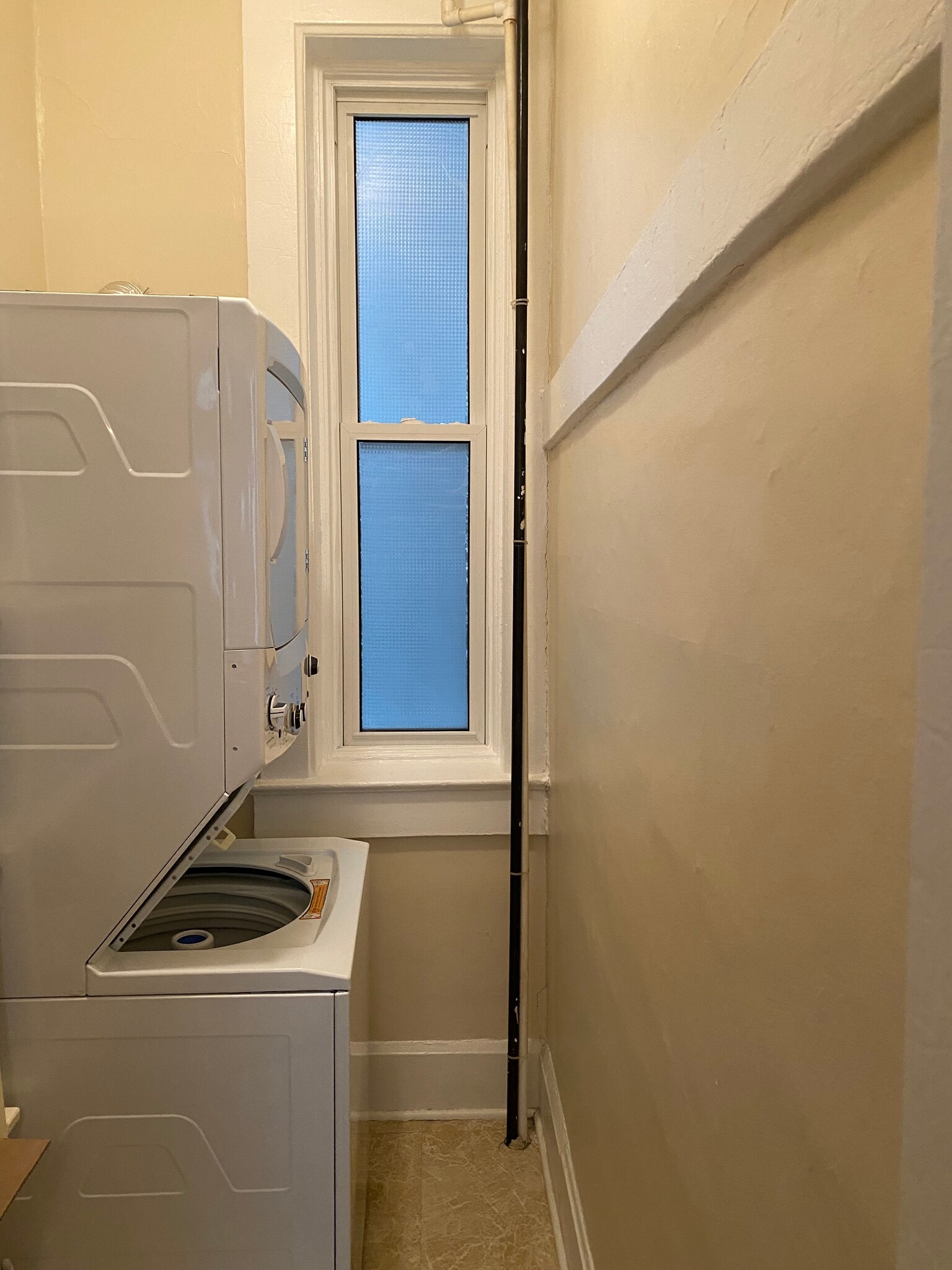 Pantry/Laundry - 903 N Wood St