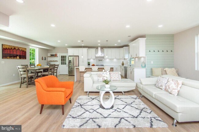 Building Photo - 8830 Badger Dr