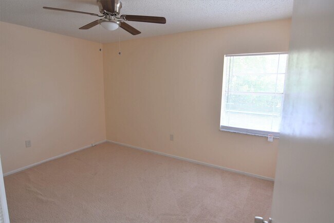 Building Photo - SANFORD: 2nd Floor Condo Sandlewood Villas