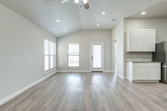 Building Photo - Brand New 4/2 in South Lubbock!