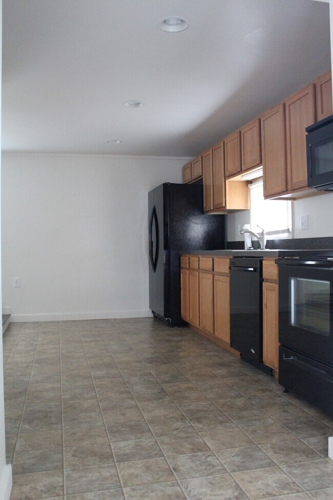 Building Photo - Cape Cod Home with Attached Garage