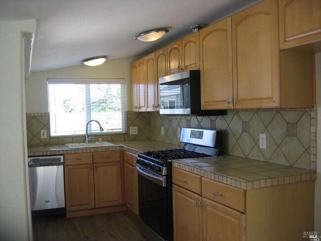 Building Photo - 1324 Community Dr