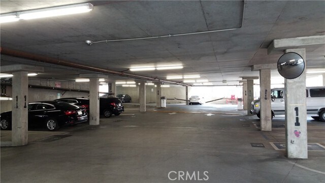 Building Photo - 420 S San Pedro St