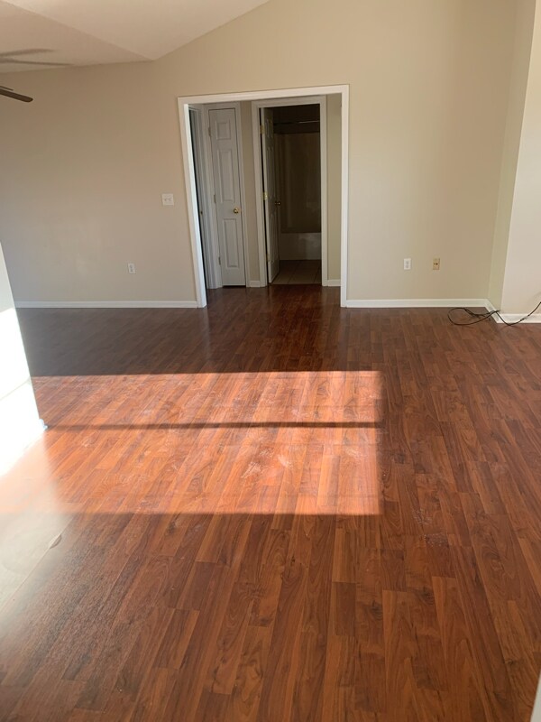 Building Photo - 530 Summer Dr
