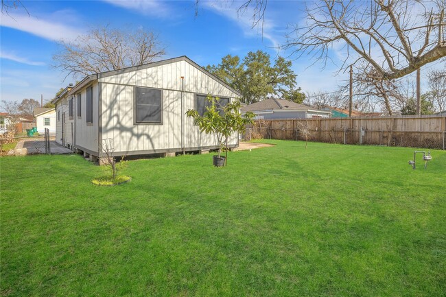 Building Photo - 510 Willow St