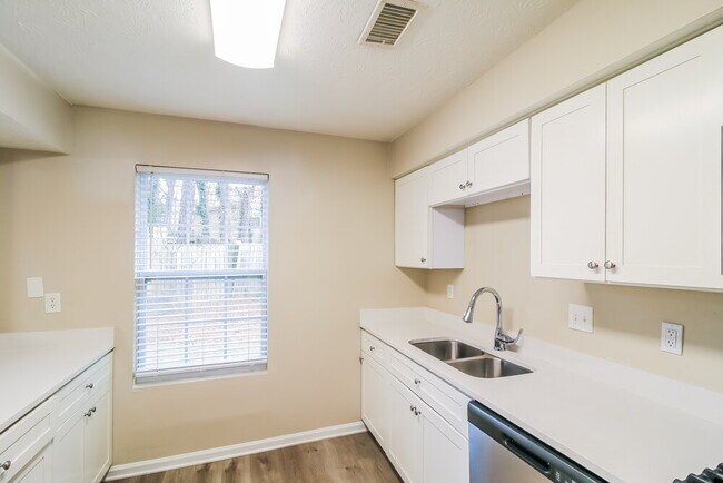 Building Photo - 5029 Brittany Dr