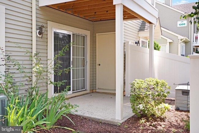 Building Photo - 1207 Yarmouth Ln