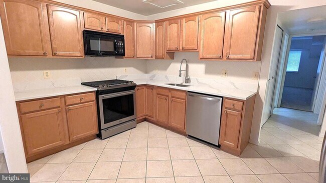 Building Photo - 1657 Parkcrest Cir