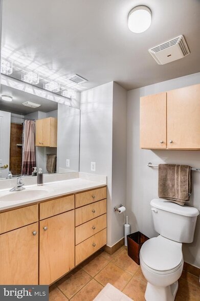 Building Photo - 616 E Street NW Unit 446