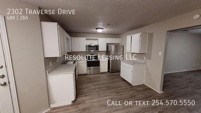 Building Photo - 2302 Traverse Dr