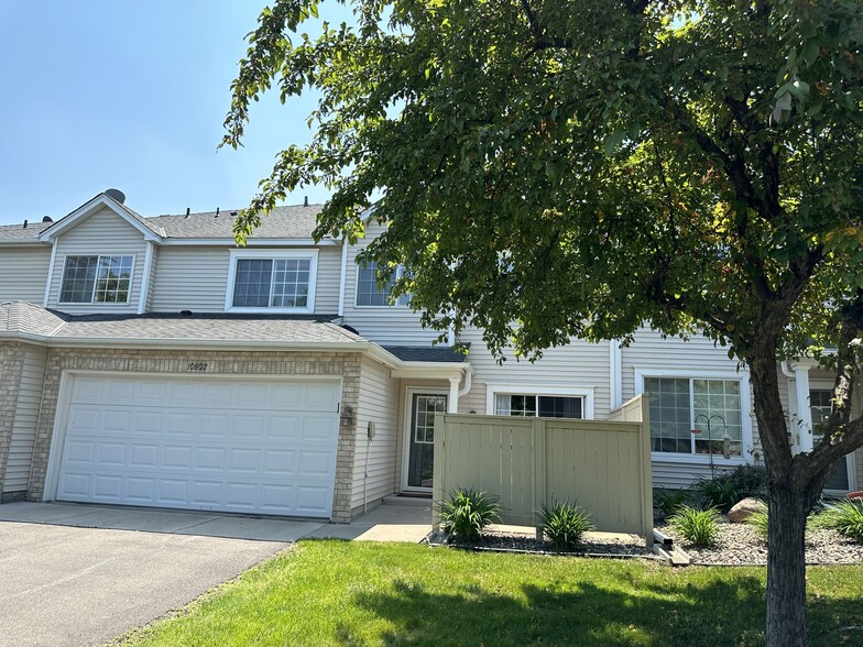 Building Photo - 10802 Lexington Dr