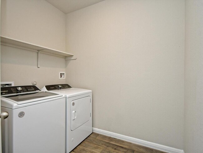 Building Photo - 413 Rainmaker Ln