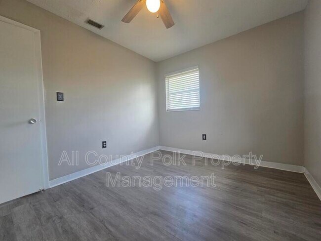 Building Photo - 602 SE 5th St