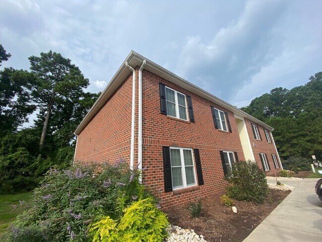 Building Photo - High-speed Internet, basic cable, water, s...