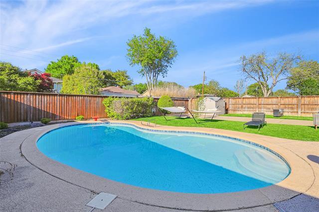 Building Photo - 7841 El Pensador Dr