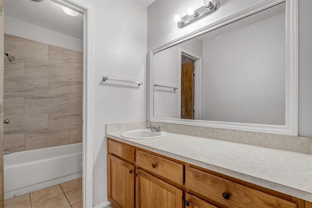 Building Photo - 808 Windcrest Dr